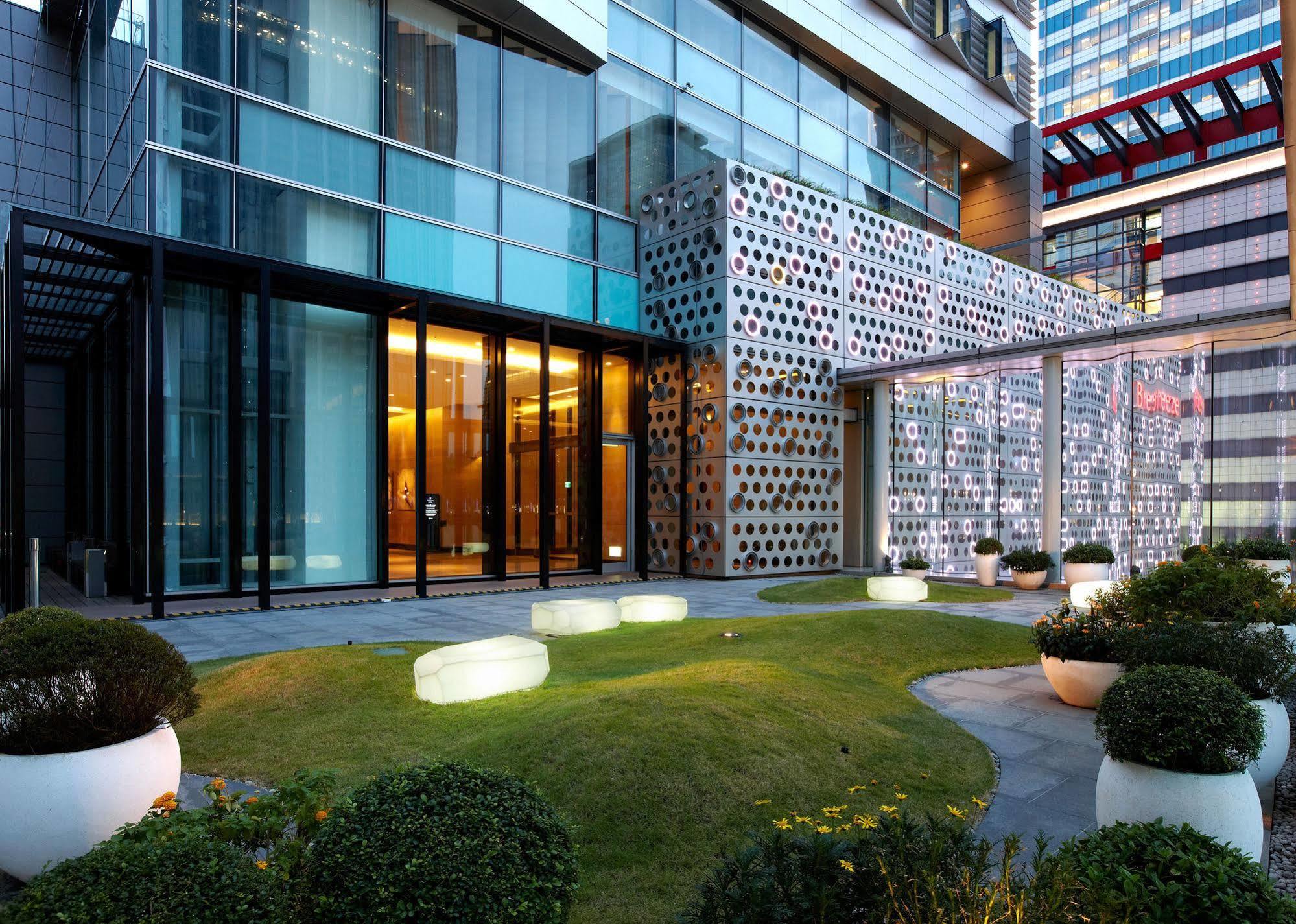 Hotel Humble House Taipei, Curio Collection By Hilton Exteriér fotografie The hotel's entrance