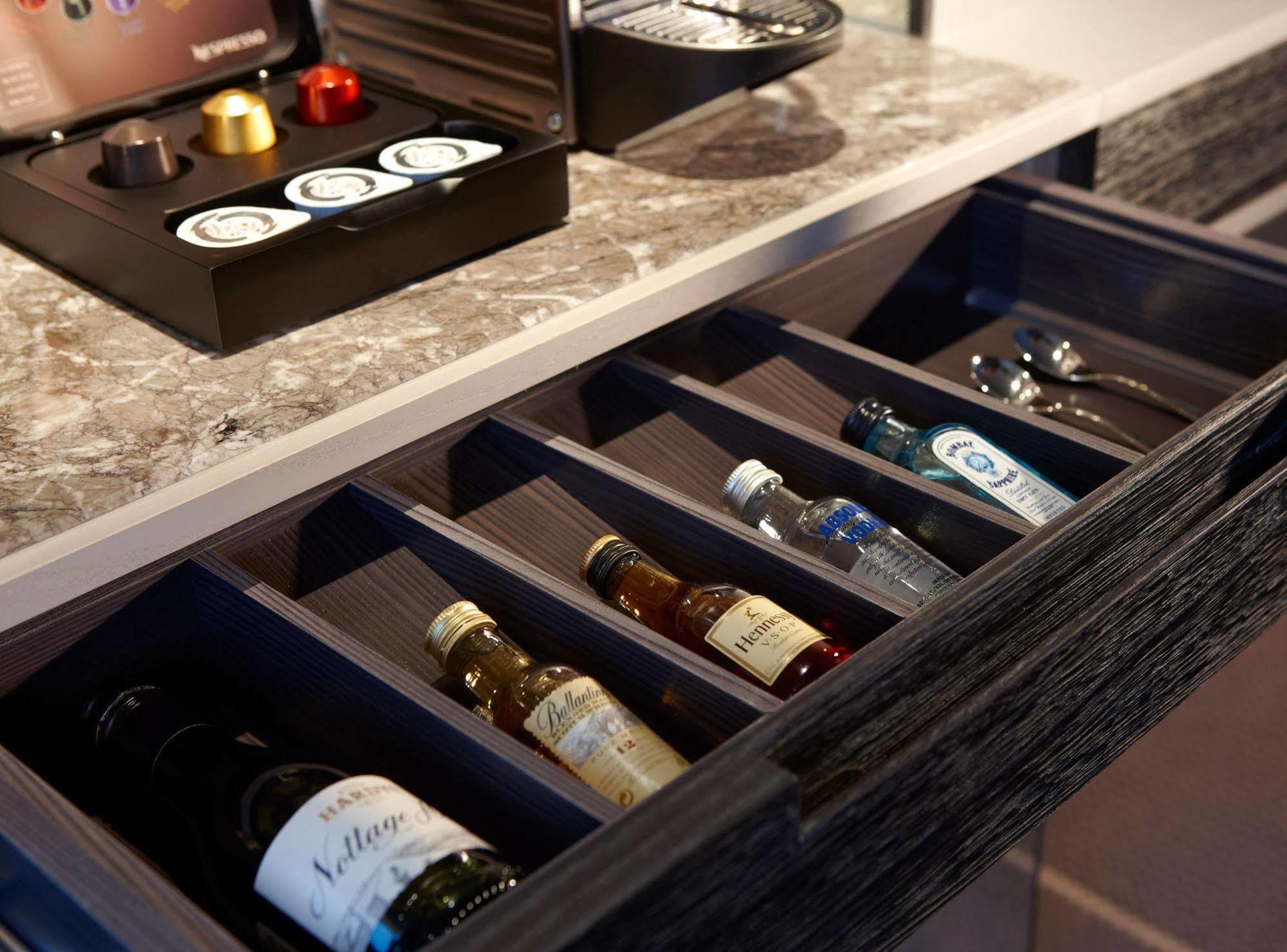 Hotel Humble House Taipei, Curio Collection By Hilton Exteriér fotografie A drawer with dividers